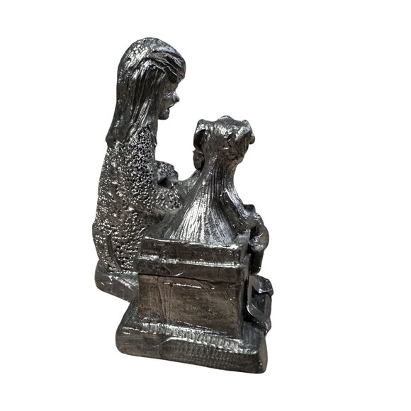 Vintage Pewter Figurine Child With Christmas Gift Michael A Ricker SE 1997 USA - Picture 4 of 6